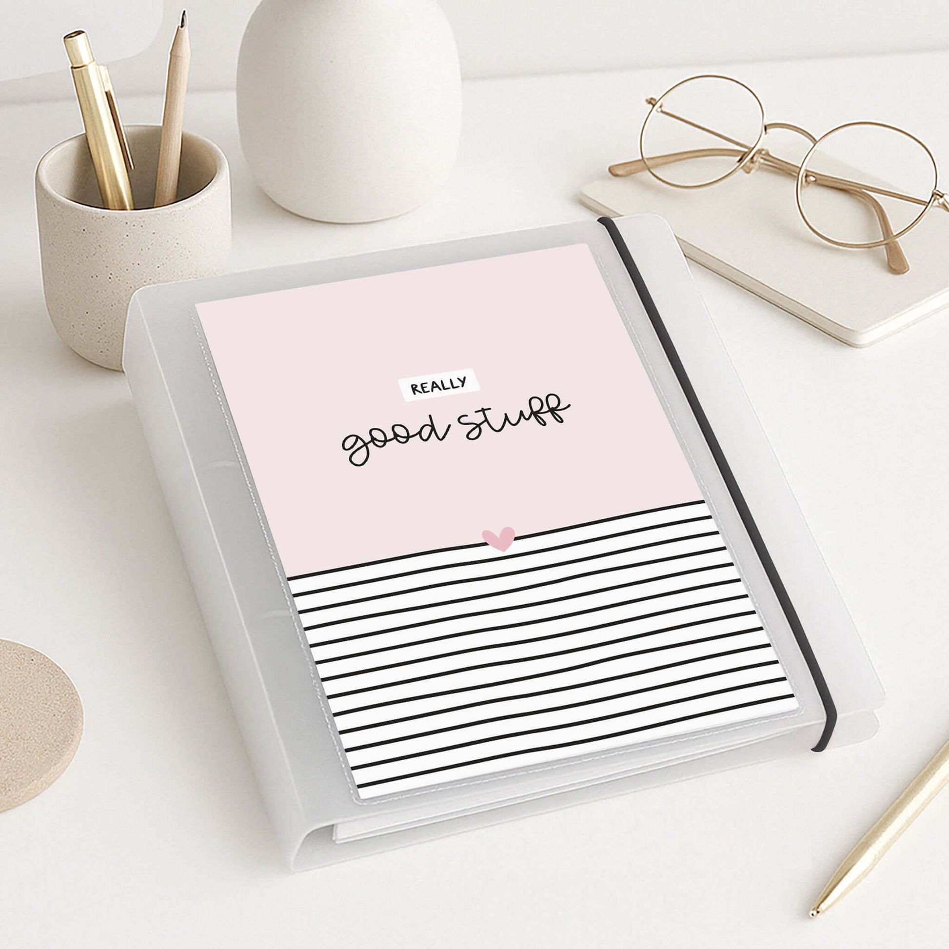 Flexibook Ringordner A4 Design Really Good Stuff auf Schreibtisch